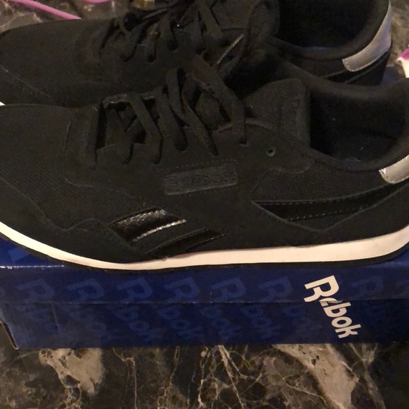Reebok Shoes - Cute Reebok classic only worn Twice